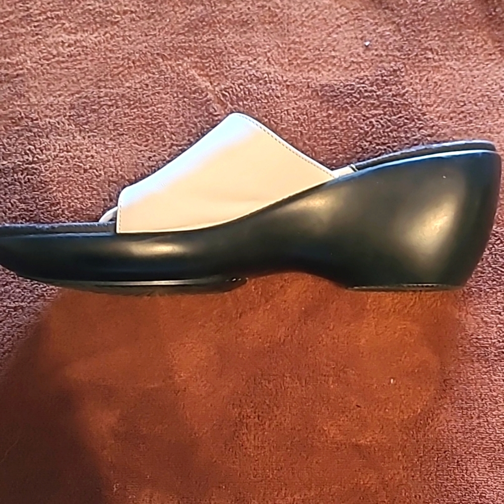 Covington white & black  sandals 8M - Picture 4 of 11